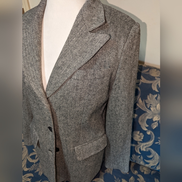 J.G Hook Herribone Blazer with pockets - Picture 4 of 4